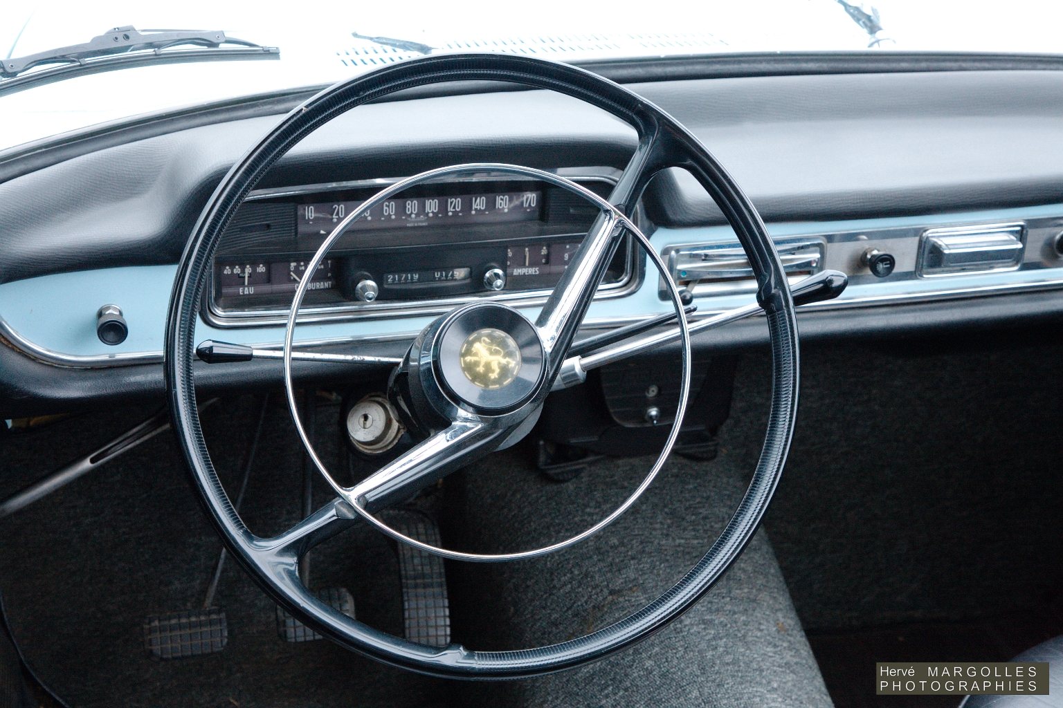 Peugeot 404 Cabriolet-03.jpg